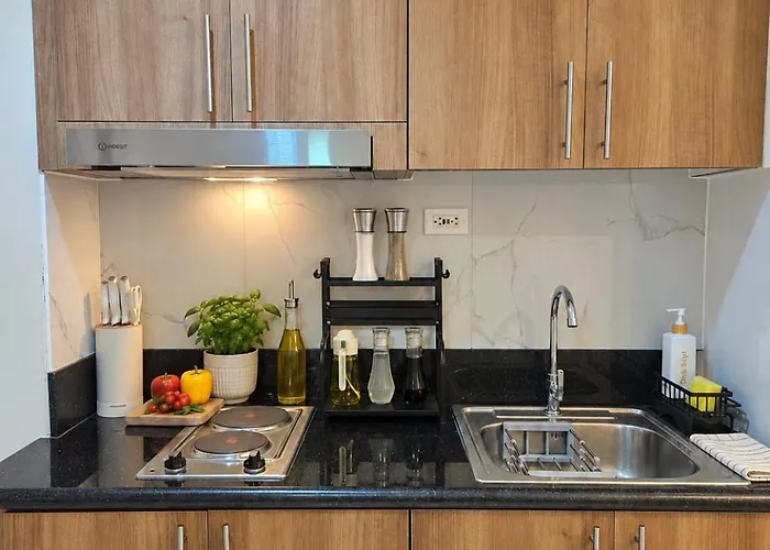 Aparthotel The Golden - Shore 3 Residences - 1br Near Sm Moa - Pool View 4*